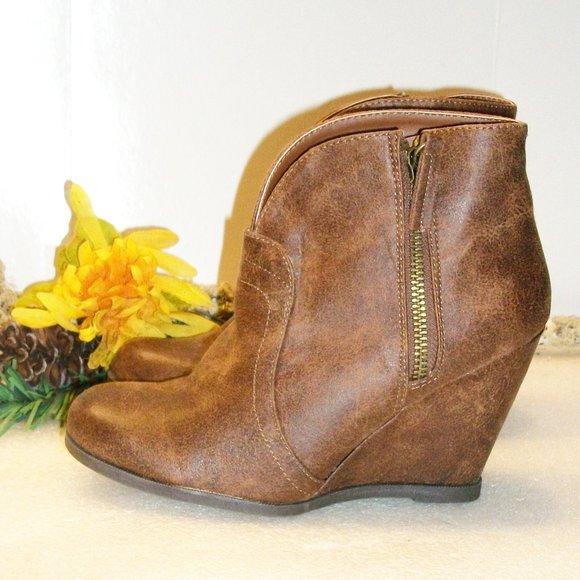 QUPID Sz 5.5 NEW Brown Distressed Look Faux Leather Booties 3 1/4 Wedge Side Zip - Picture 7 of 14